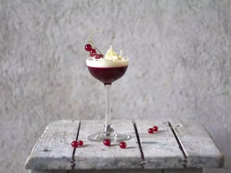 【OFS】醋栗椰奶凍配白巧碎 Coconut-Panna-Cotta with currant-Jelly &amp; White Chocolate Flakes