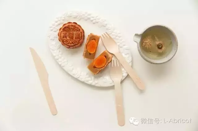 廣式蓮蓉蛋黃月餅
