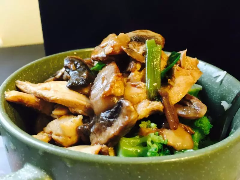 蘑菇滑雞飯+雞湯西蘭花