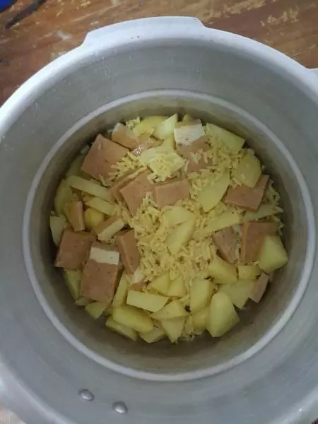 咖喱土豆素紅燒肉燜飯
