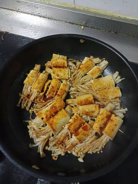 煎豆腐皮卷金針菇