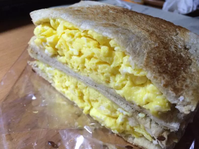 【在宿舍做菜～】簡單雞蛋三明治