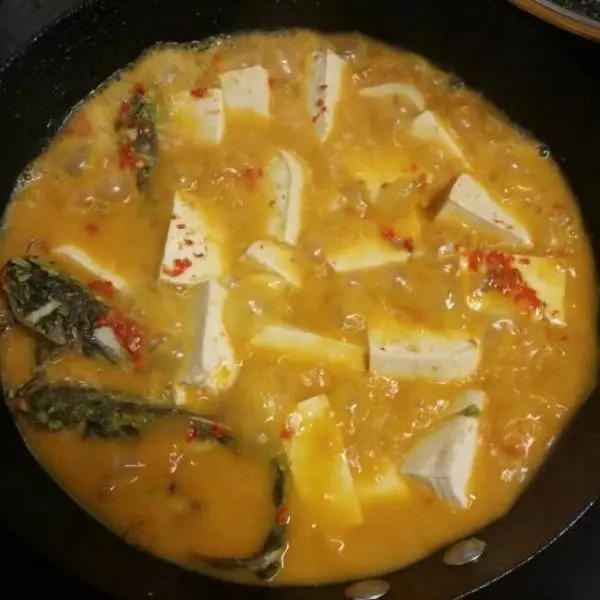 彎丁魚燒豆腐