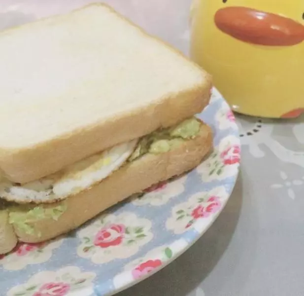 最近每天的早飯-牛油果三明治