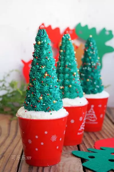 最美聖誕季之--覆盆子聖誕樹慕斯
