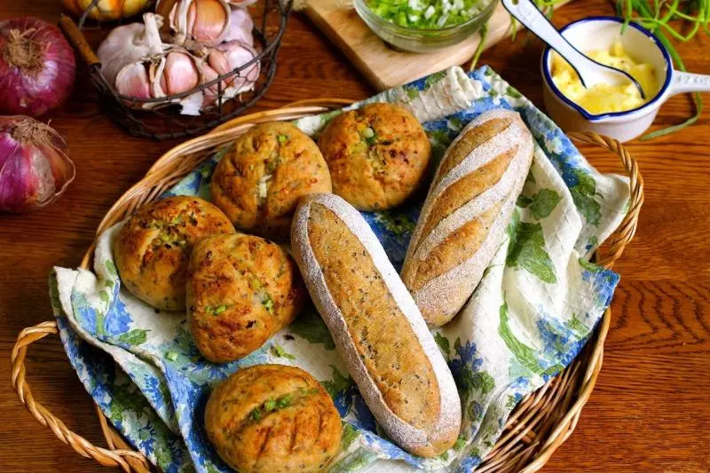 【麵包兩吃】蒜香黑芝麻法國麵包