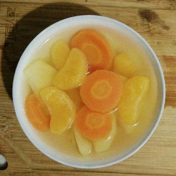 蘋果橘子胡蘿蔔蔬菜水果湯