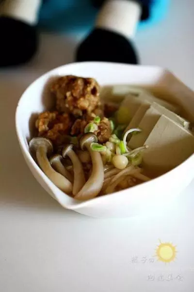 肉圓豆腐菌菇煲