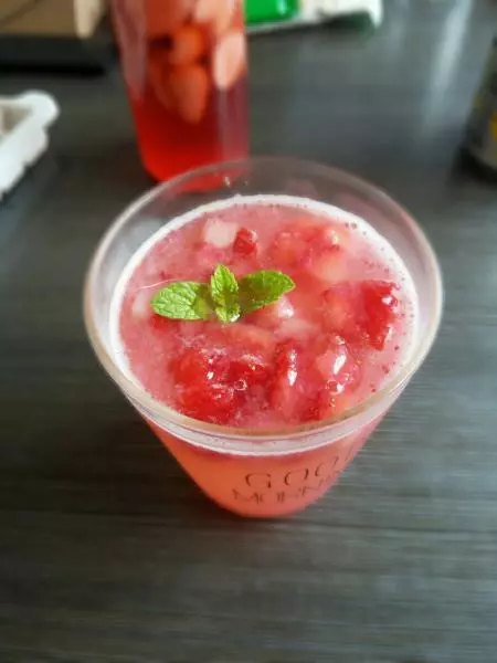 自製草莓氣泡酒