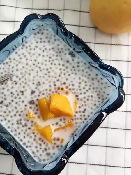 奇亞籽牛奶芒果糖水