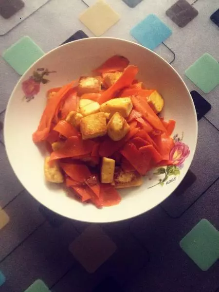 紅蘿蔔炒豆腐