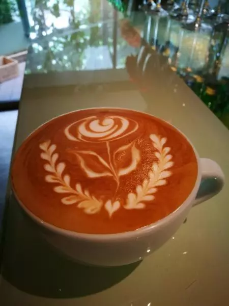 拿鐵咖啡拉花藝術