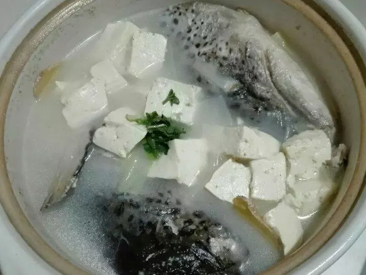 三文魚魚頭燉豆腐