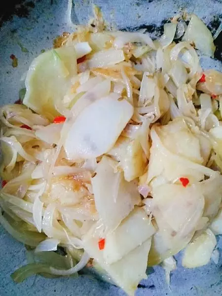 土豆炒洋蔥
