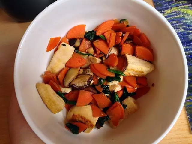 胡蘿蔔香菇豆腐菠菜炒&amp;紅豆米飯