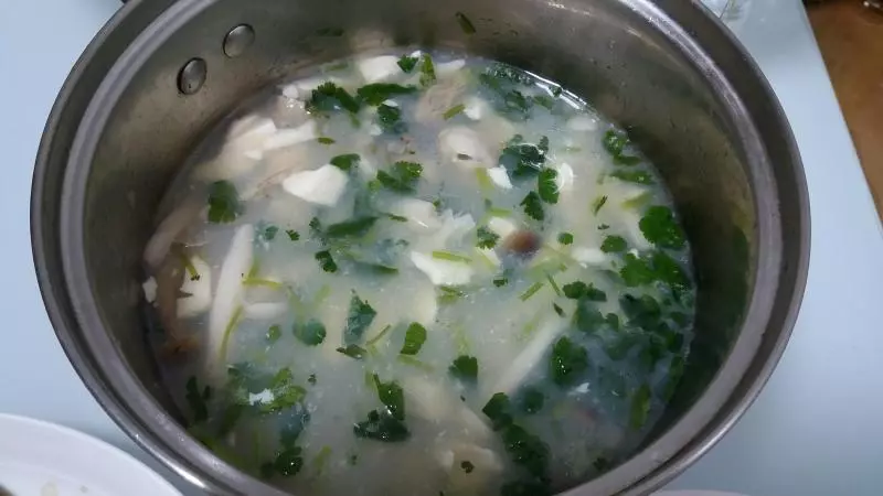 牡蠣菌菇豆腐湯
