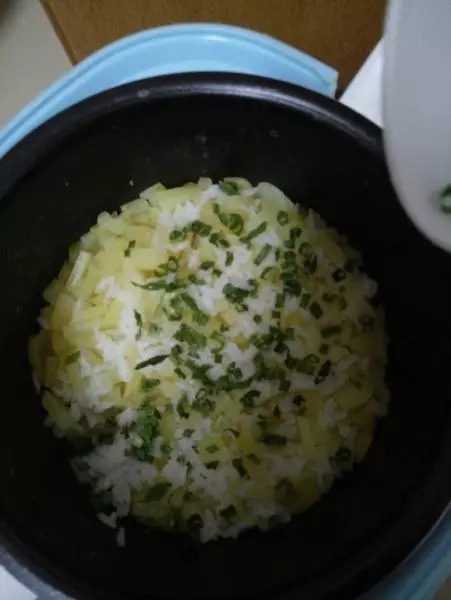 土豆粒蒸飯
