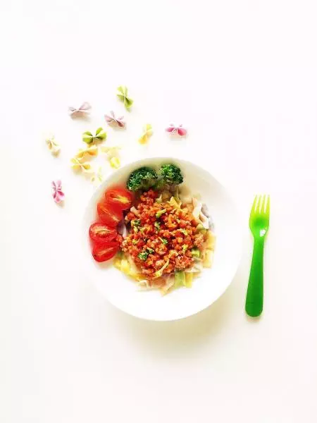寶寶輔食：寶寶面（1歲+）-番茄蔬菜肉醬蝴蝶面