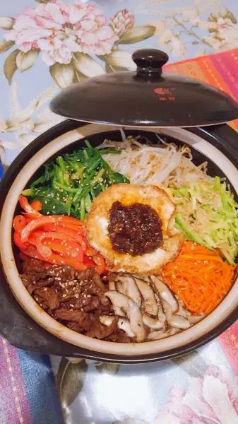 韓式牛肉石鍋拌飯