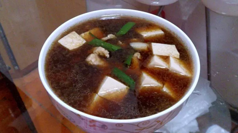 蒜苗豆腐肉片湯