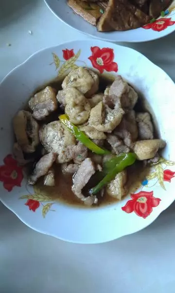 青椒肉片炒油豆腐