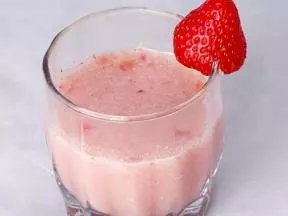 紅粉佳人--草莓椰子汁