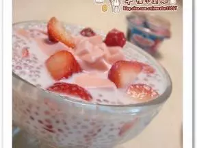奶香草莓布丁西米露