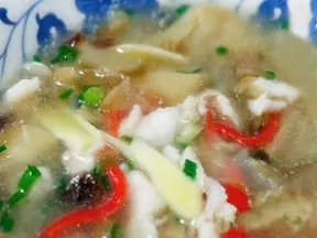 鮮草菇絲瓜魚片湯