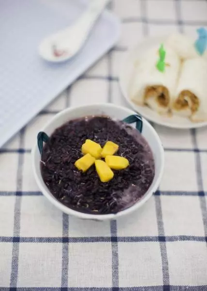 奶香芒果紫米粥