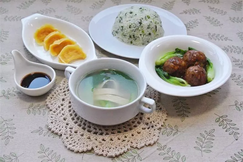 菜飯骨頭湯+小蒸餃