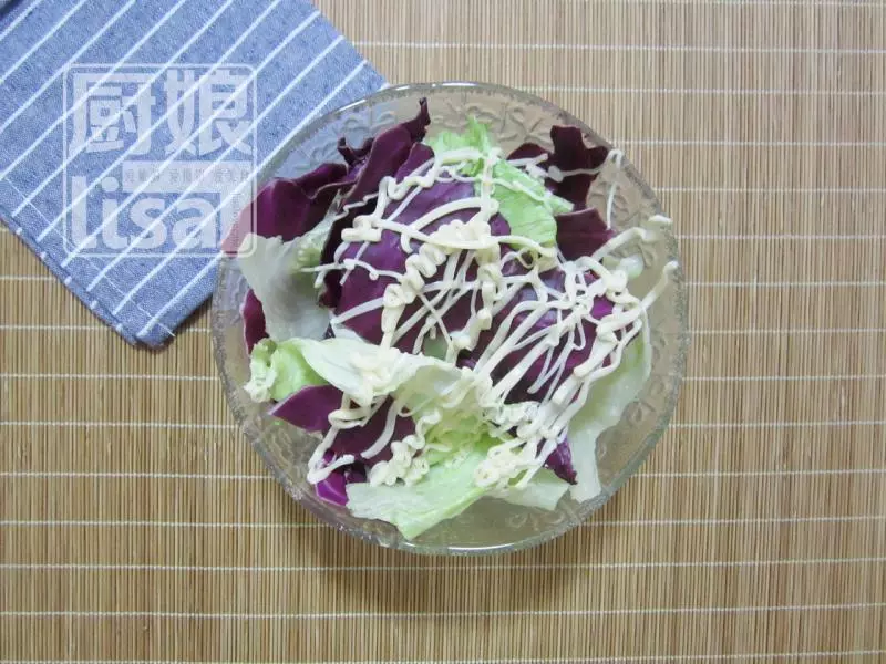 生菜配紫甘藍的【蔬菜沙拉】