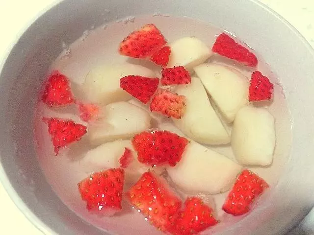 馬蹄草莓糖水