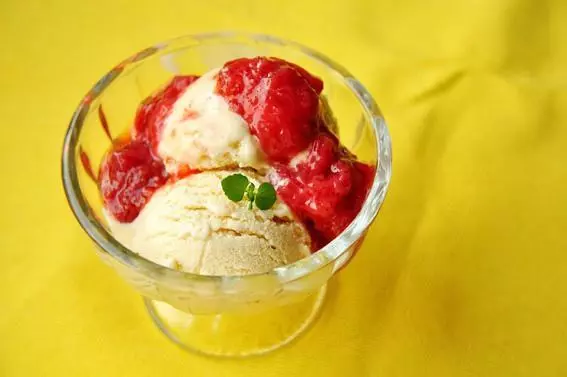 草莓醬佐香草冰淇淋