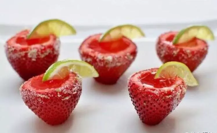 草莓瑪格麗特果凍雞尾酒 strawberry margarita jello shots
