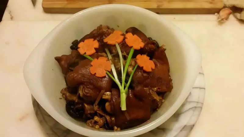 黃花菜、香茹燒豬蹄