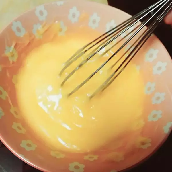 蛋黃沙拉醬٩(๛ ˘ ³˘)۶