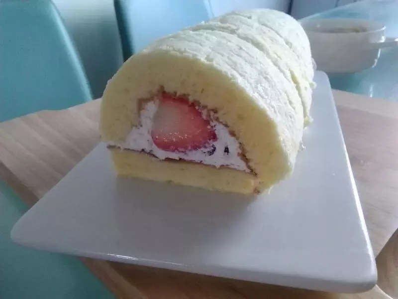 草莓夾心奶油蛋糕卷