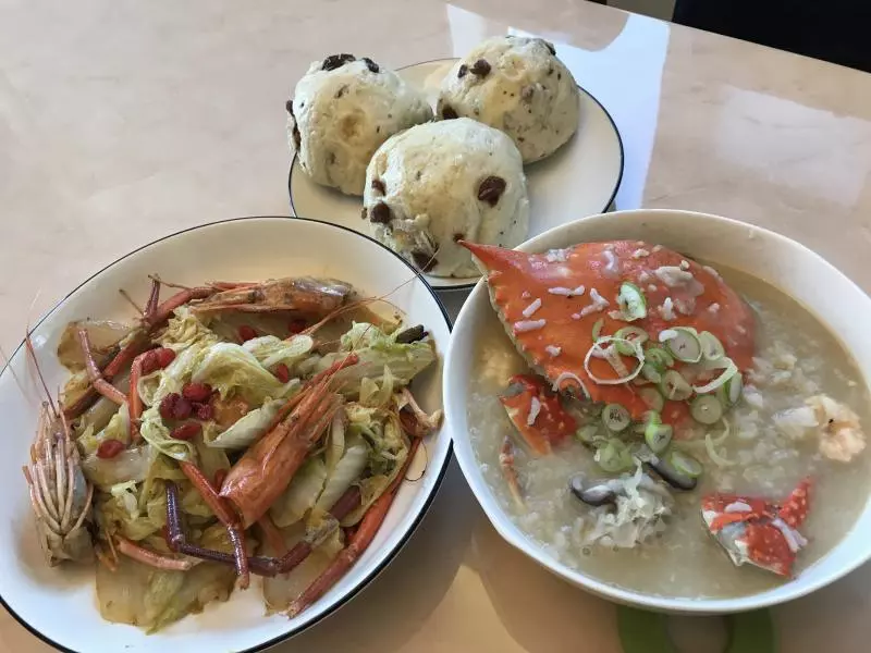 海鮮粥和蝦油白菜