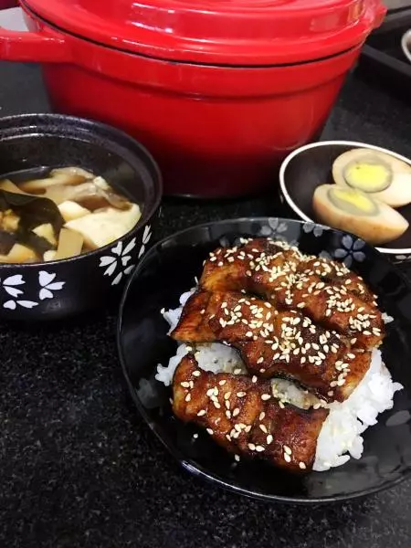 蒲燒鰻魚飯•味噌湯