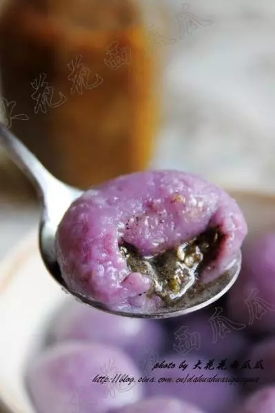 紫薯黑芝麻湯圓