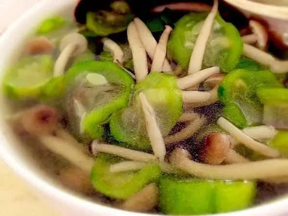 芙蓉菌菇絲瓜湯