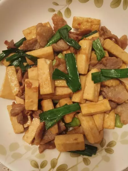蒜苗豆腐乾炒肉片