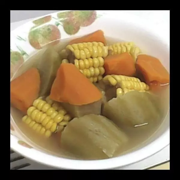 青紅蘿蔔玉米煲排骨