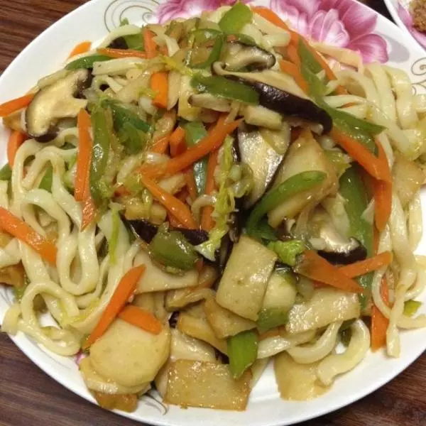 蔬菜魚豆腐炒麵