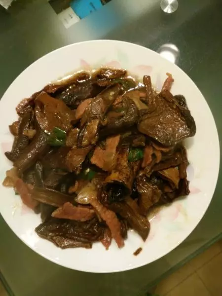 牛肝菌炒火腿肉