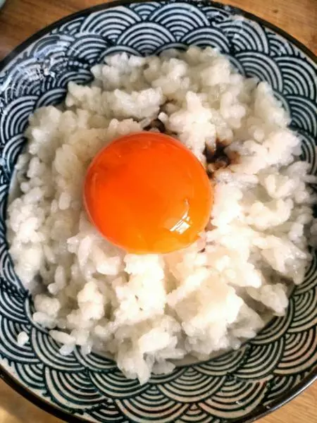 雞蛋拌飯（鐵鍋家庭版）