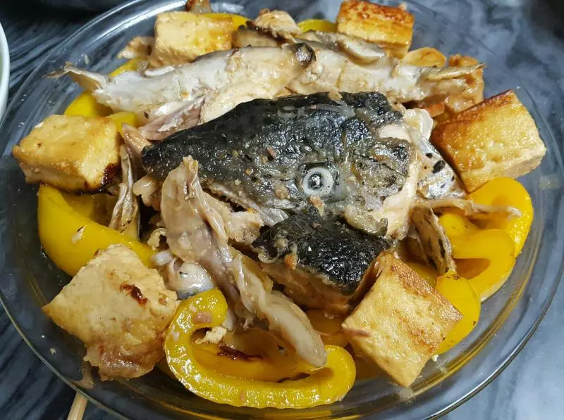 豆腐炆焗三文魚頭