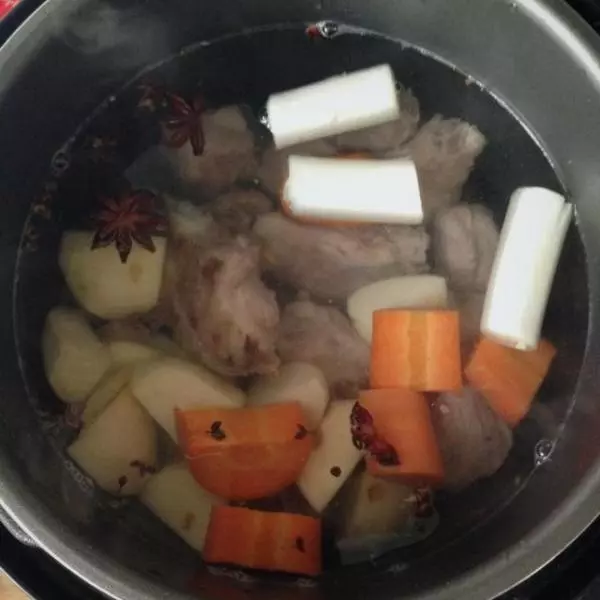 清燉山藥胡蘿蔔排骨湯