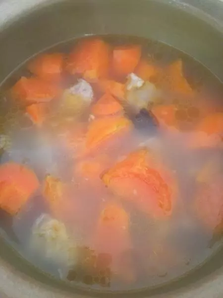 木瓜紅蘿蔔豬骨湯