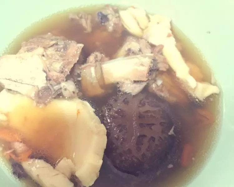 椰子排骨花菇湯